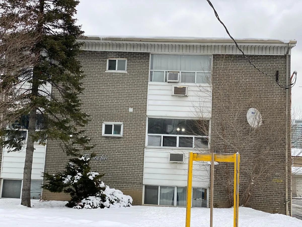Kashaneh Guest House Toronto Canada