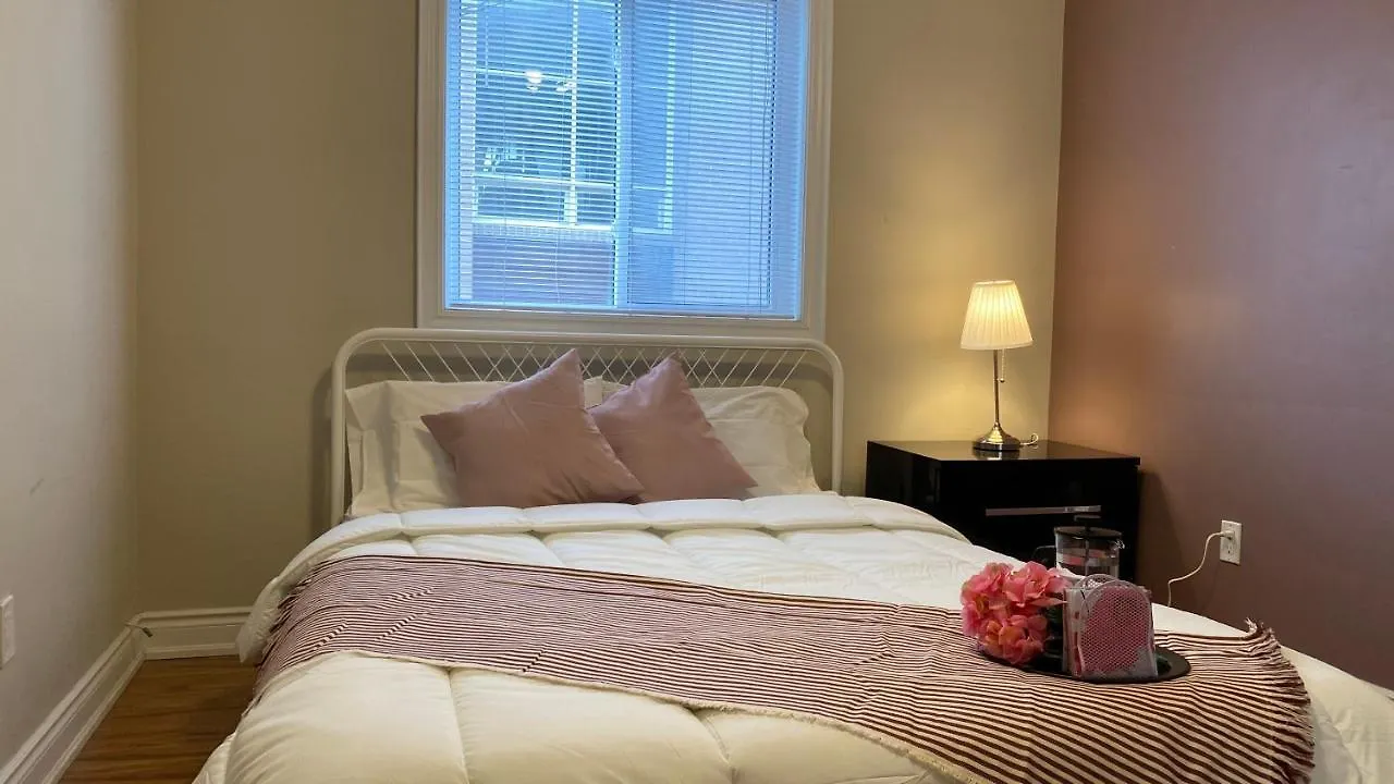 Kashaneh Guest House Toronto