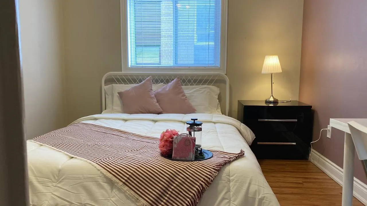 Kashaneh Guest House Toronto
