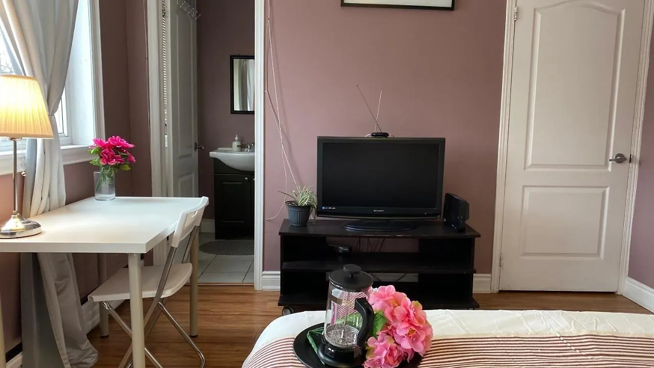 Kashaneh Guest House Toronto Canada